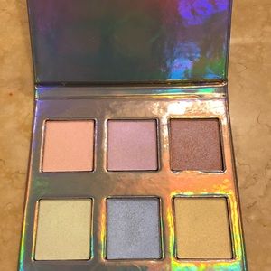 Naked Cosmetics Highlighter palette